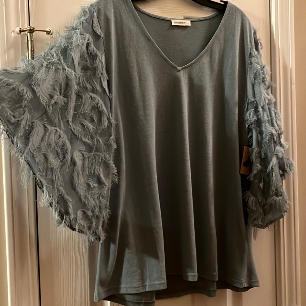 New with tags ladies top. Smoke free and pet free home.
